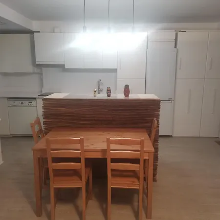 Con Garaje Y Piscina ,cerca Playa Кастро-Урдиалес
