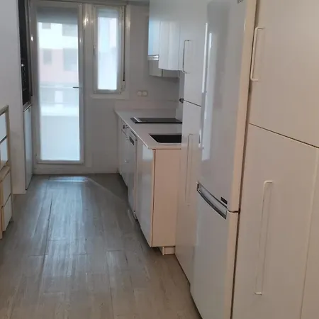 Con Garaje Y Piscina ,cerca Playa شقة كاسترو أورديالس