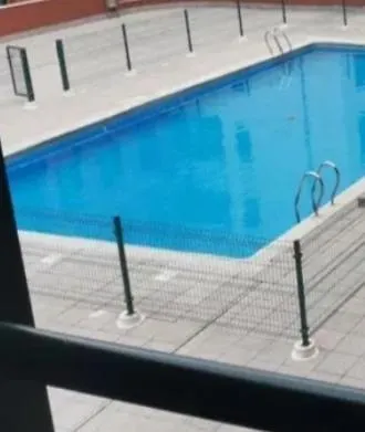 Con Garaje Y Piscina ,cerca Playa كاسترو أورديالس