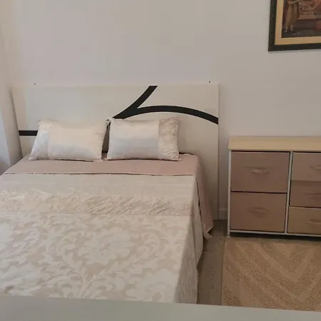 Con Garaje Y Piscina ,cerca Playa קסטרו אורדיאלס