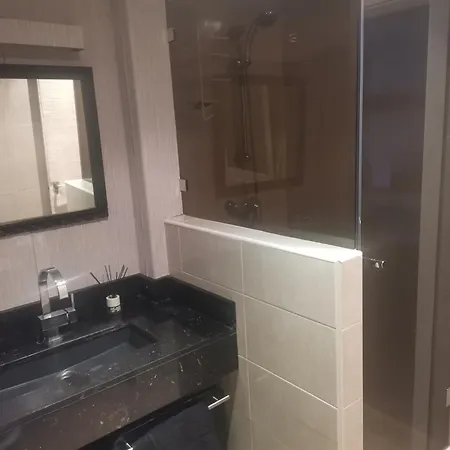 Con Garaje Y Piscina ,cerca Playa